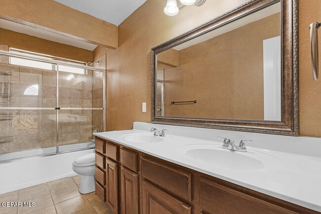 Building Photo - 12249 Delacroix Dr
