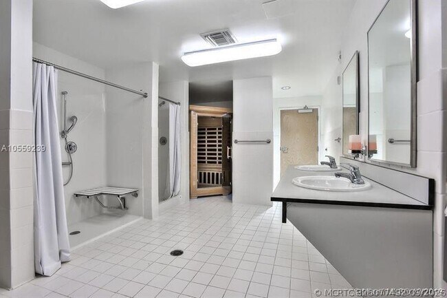 Building Photo - 2761 Taft St
