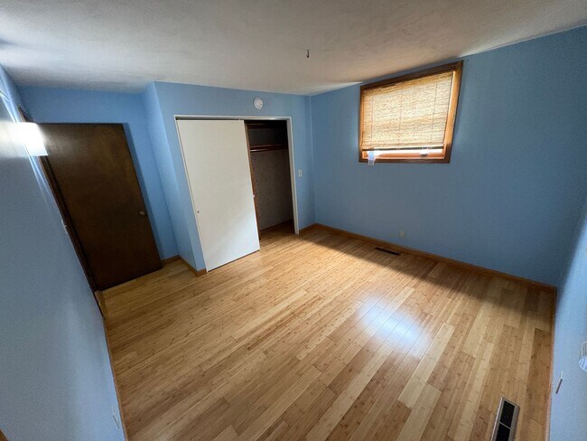 Building Photo - Spacious Home with Attached Garage & Fenced Backyard