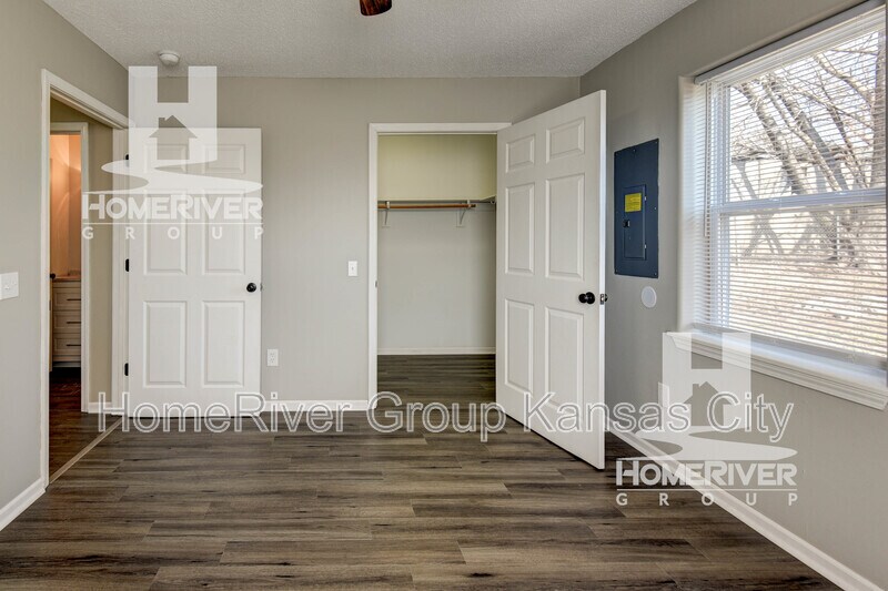 Building Photo - 325 S 16th St