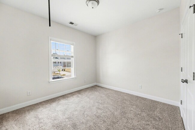 Building Photo - Modern 4BR Home in Raleigh | Great Location