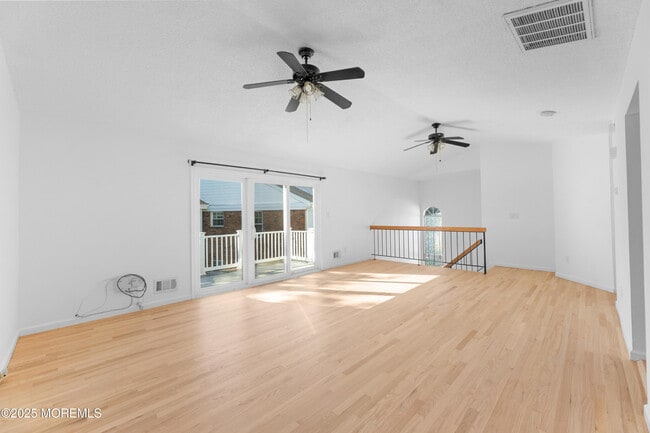 Building Photo - 316 Tulip Ln