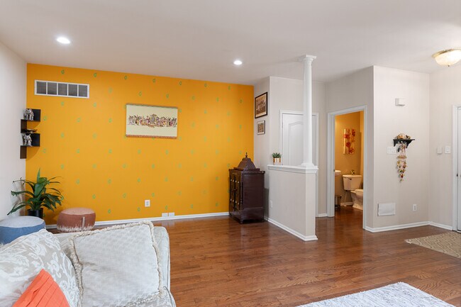 Building Photo - 9 Crest Ct