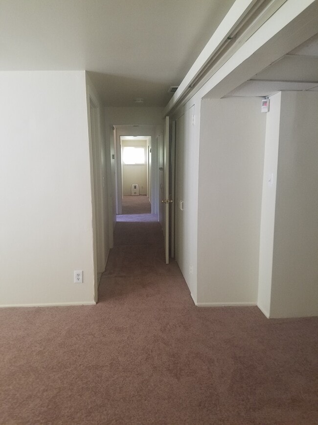 Building Photo - Single Family Home within walking distance to Quinnipiac