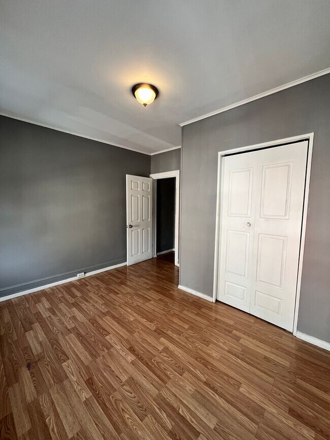 Building Photo - 3 Bedroom 1 Bath Home Available For Rent