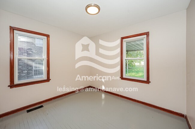 Building Photo - 158 Hawk Ave
