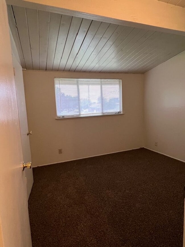 Building Photo - 22 Candy St