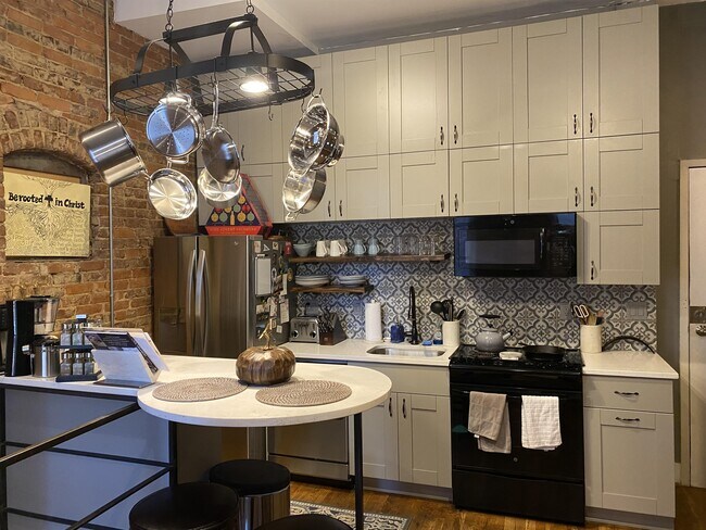 Building Photo - 215 Mitchell St SW