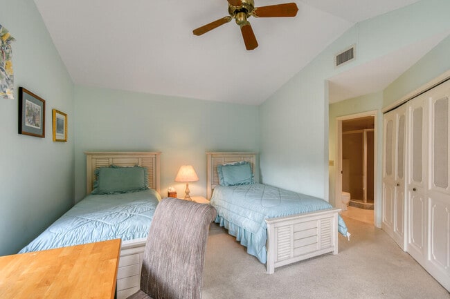 Building Photo - 28 Uno Lago Dr