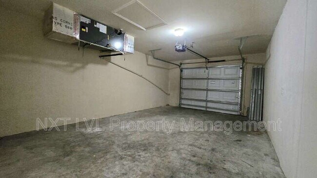 Building Photo - 303 NE 24th Ave