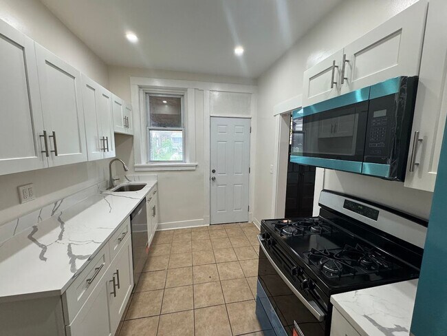 Building Photo - Renovated 3-Bedroom House with Air Conditioning
