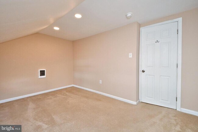 Building Photo - 23 Walnut St