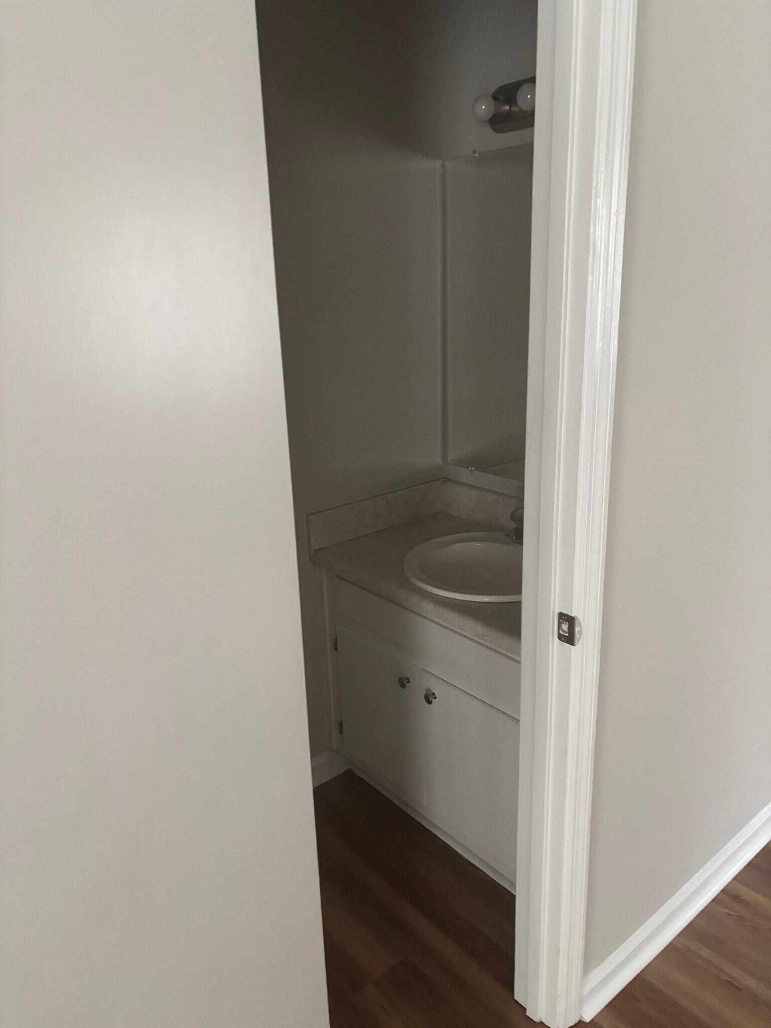 Building Photo - 231B Maple St