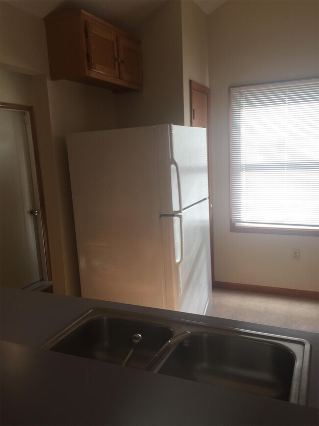 Building Photo - 3924 Overland Dr