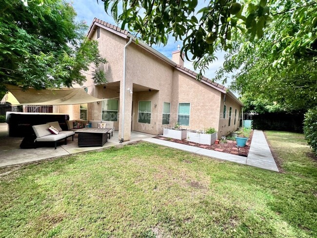 Building Photo - 1030 E Royal Dornoch Ave