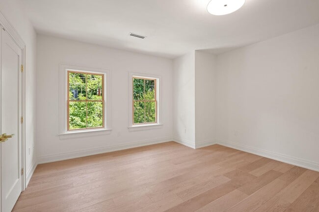 Building Photo - 5022 Cathedral Ave NW