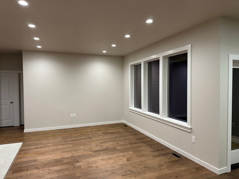 Building Photo - 222 Curtis Dr