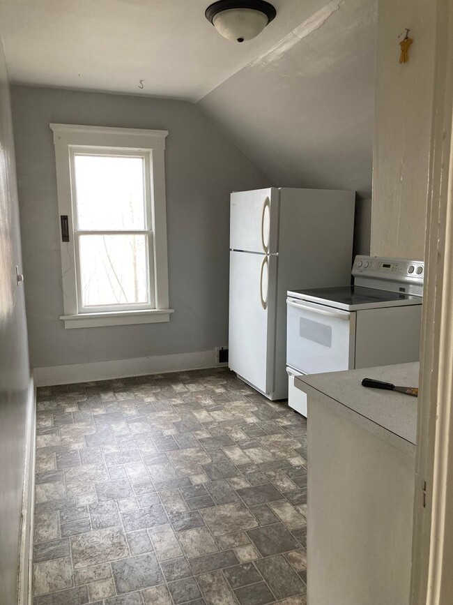 Building Photo - 1031