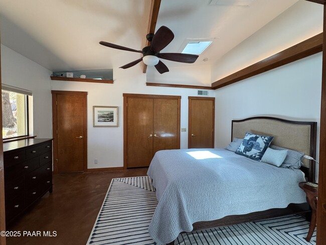 Building Photo - 809 Lazy Ln