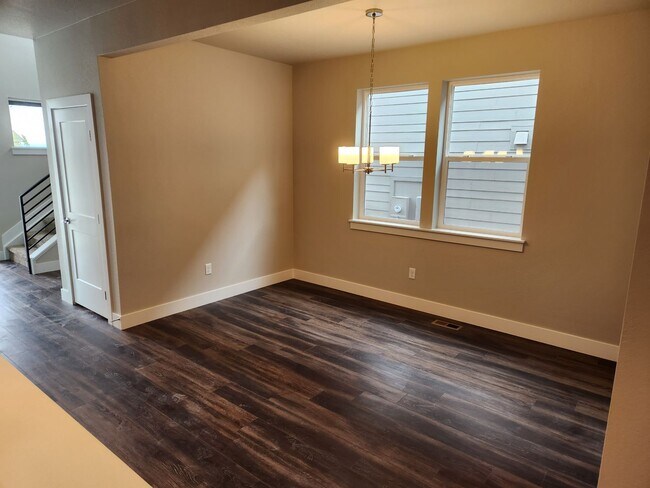 Building Photo - Newer single family home in Painted Prairie.