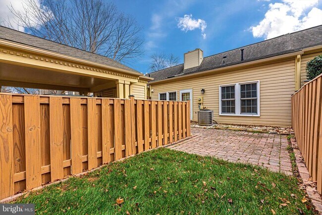 Building Photo - 910 McLendon Dr