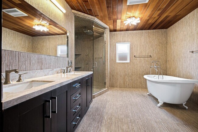 Building Photo - 3184 Dona Sarita Pl
