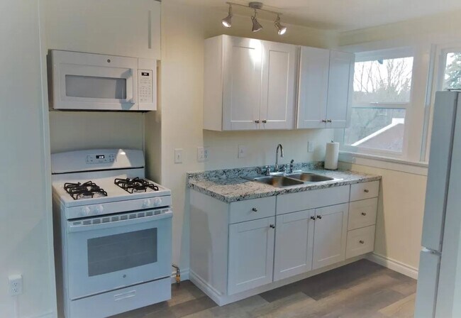 Building Photo - 487 Scenic Dr
