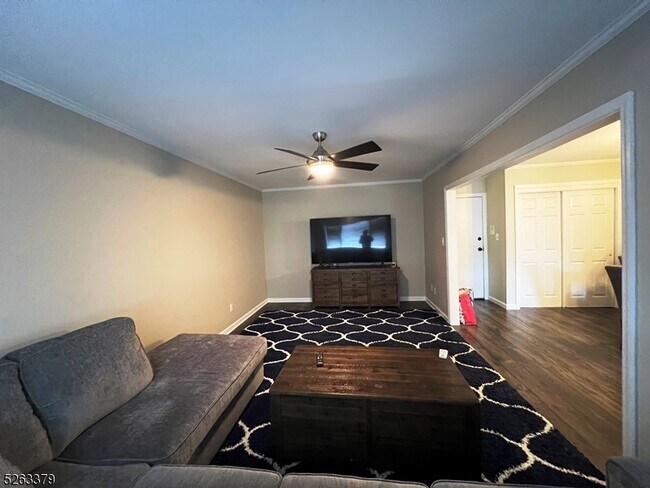 Building Photo - 747 Riverside Ave