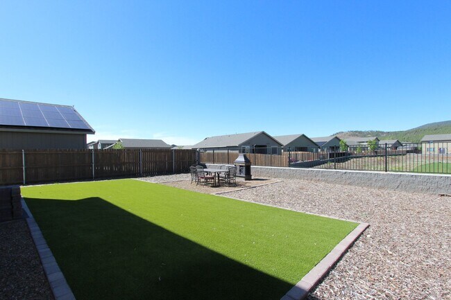 Building Photo - Spacious 4 Bedroom Home in Bellemont | Fenced Backyard + 2 Car Garage