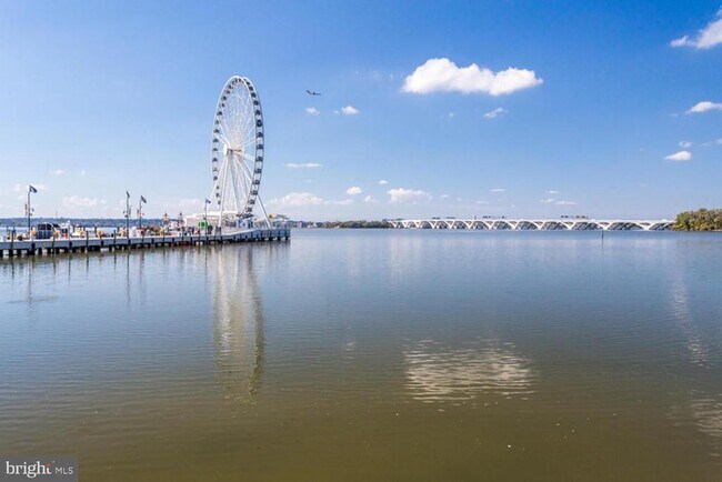 Building Photo - 157 Fleet St