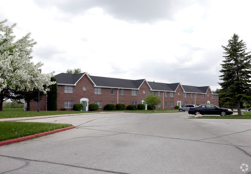 Primary Photo - Turnberry Square Apartments