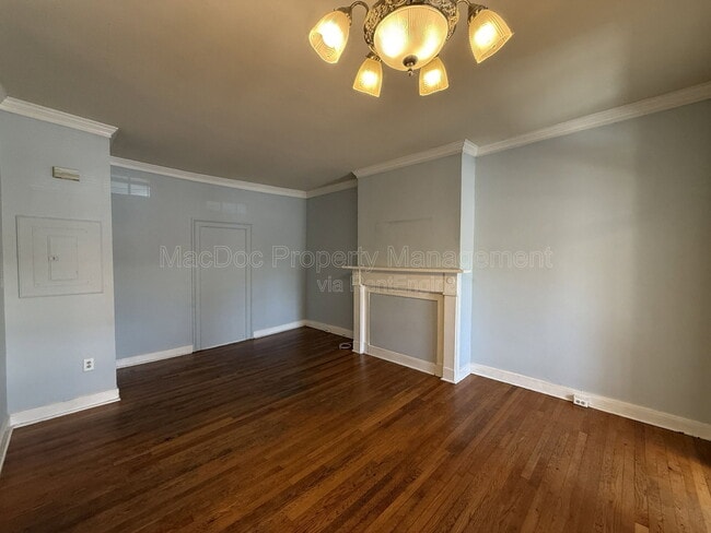 Building Photo - 604 Caroline St