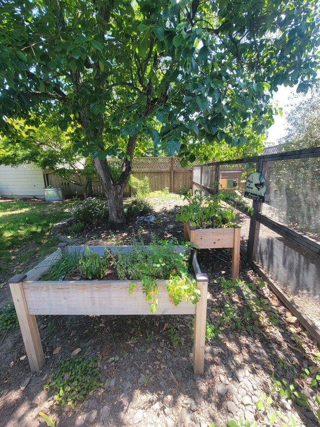 Building Photo - Charming 2-Bed, 2-Bath with Modern Touches...