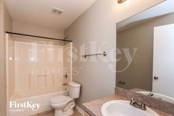 Building Photo - 2610 Whitewood Rd
