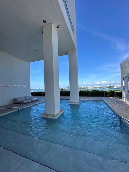 Building Photo - 1040 Biscayne Blvd
