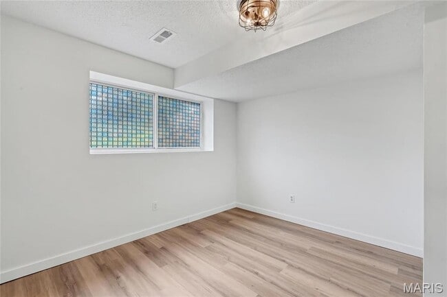 Building Photo - 802 Notre Dame Dr