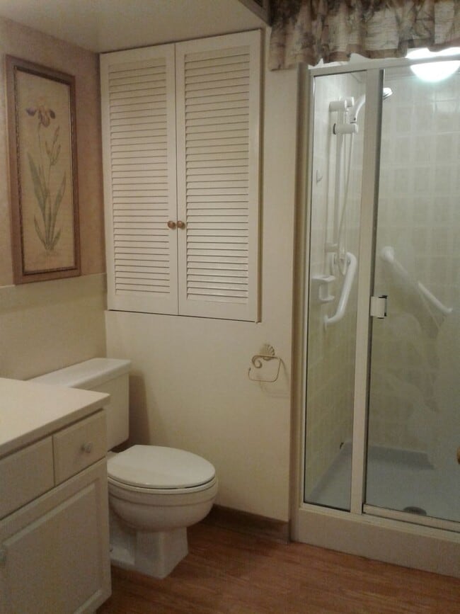 Building Photo - Fully furnished
