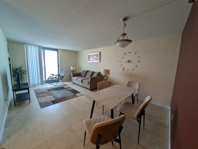 Building Photo - 526 Pacific Ave