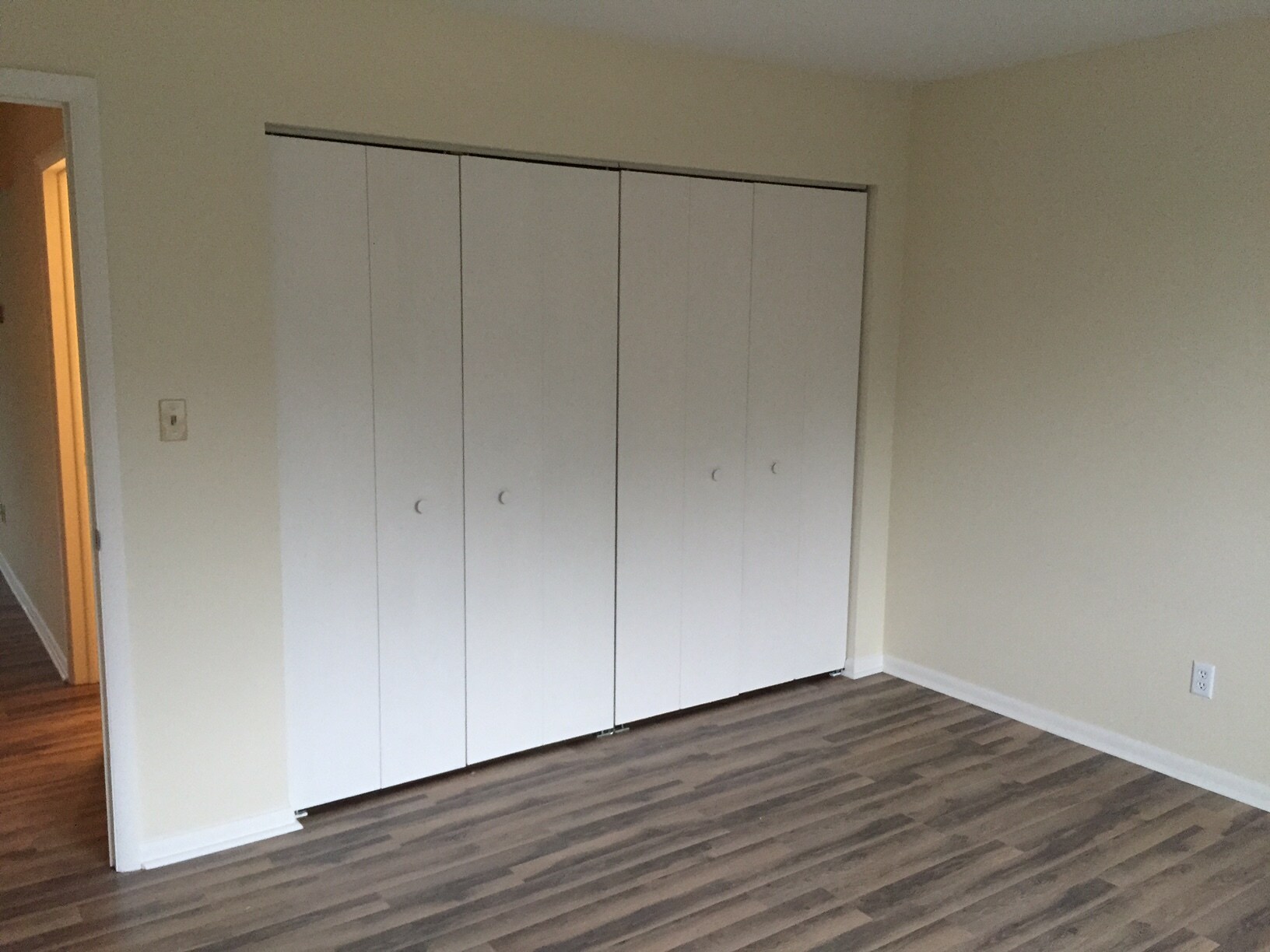 Building Photo - 42 Maple St