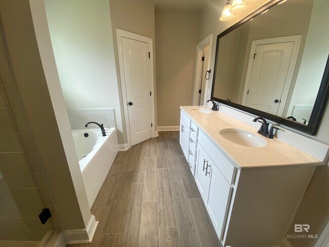 Building Photo - 30815 Bauer Ave