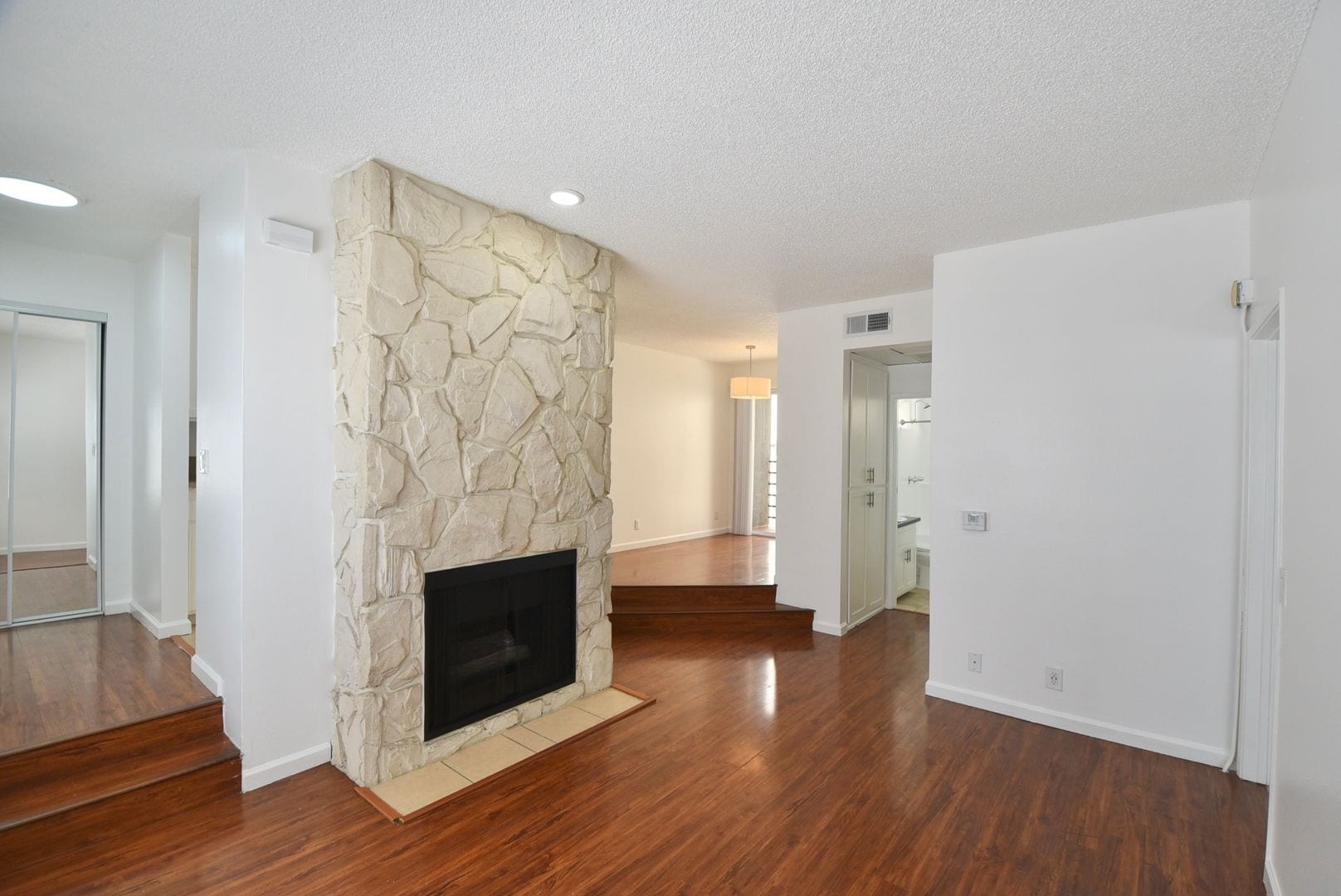 Building Photo - 11315 Moorpark St