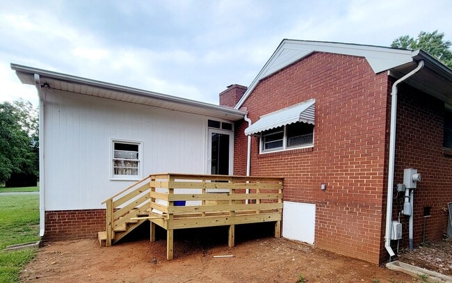 Building Photo - Spacious 3 Bed, 2 Bath Home in Graham, NC - Available for Rent!