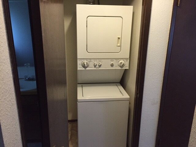 Building Photo - 950 SW Harrier Cir