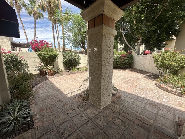 Building Photo - Point South Mountain; Located in the highly desirable Point South Mountain Community, resort styl...