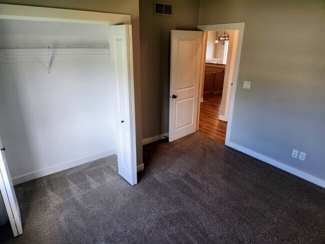 Building Photo - 1603 Red Cedar Ln