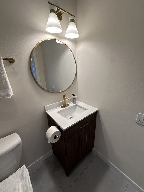 Building Photo - 315 N Pinckney St