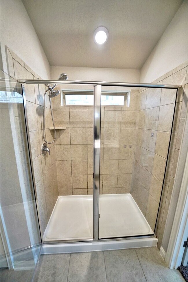 Building Photo - Gorgeous 4-Bedroom Home in Westpointe East...
