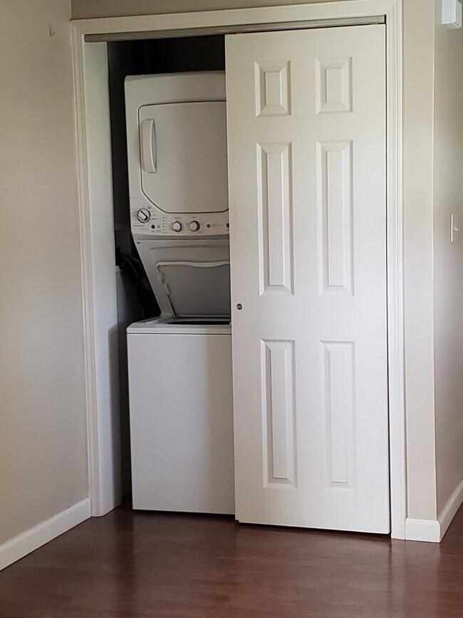 Building Photo - 9049 River Rd