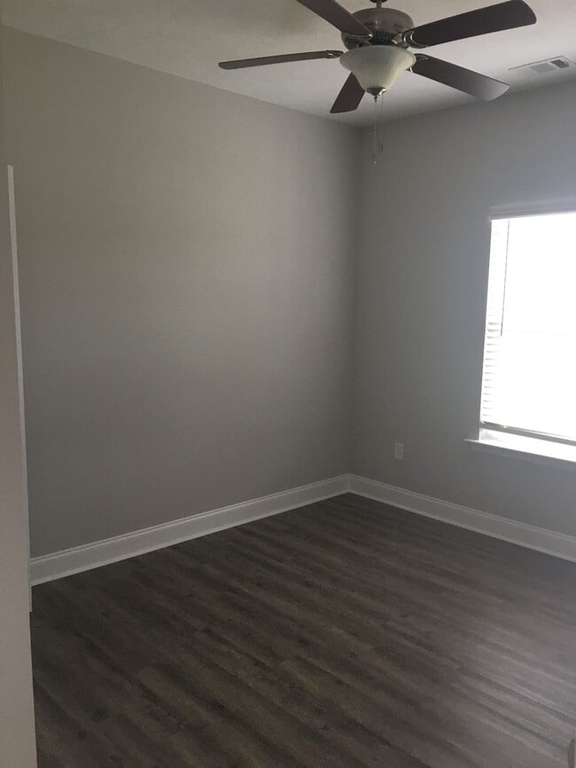 Building Photo - 2 Bed/ 2 Bath Townhome - 7 Minutes from Fort Gordon!