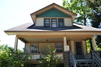 Building Photo - 4 Bedroom, 2 Bath house.